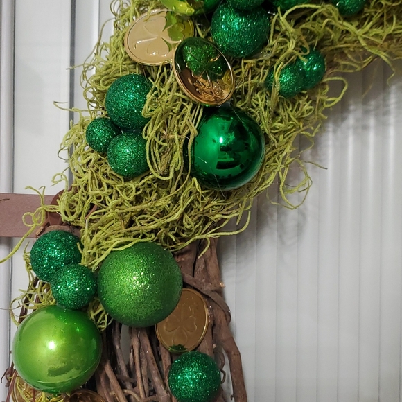 St Patrick's Wreath - Picture 6 of 10